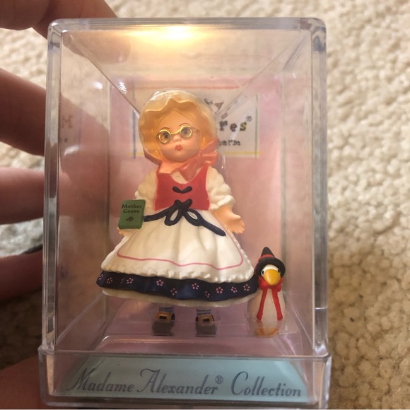 Hallmark Collectible Madame Alexander Collection Mother Goose 1997 New in Box - Picture 3 of 4